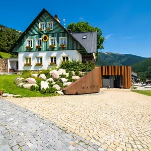 3* Guest house Slunecnice & Panorama Restaurace Farma